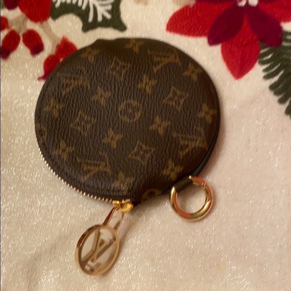Authentic Louis Vuitton - Picture 2 of 5